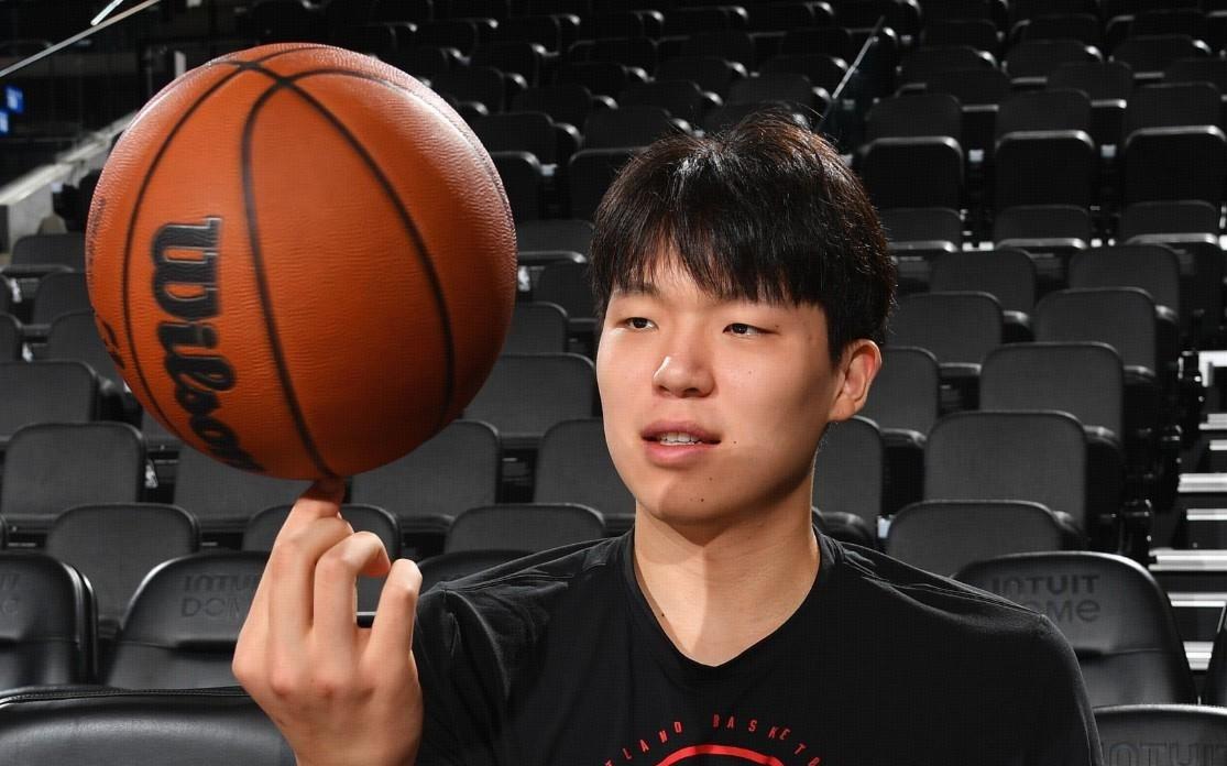 杨瀚森面对快船得到2分,NBA生涯总得分来到6分追平孙悦
