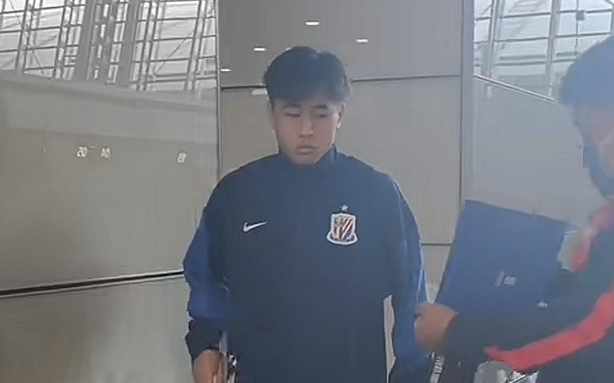 记者：上海申花5名外援以及谢鹏飞和戴伟浚随队出征亚冠客场
