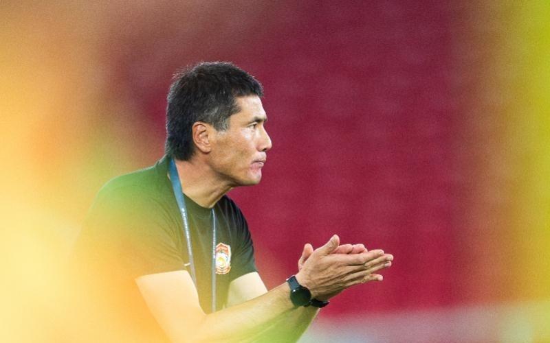 “难产”的国足新帅敲定45岁邵佳一