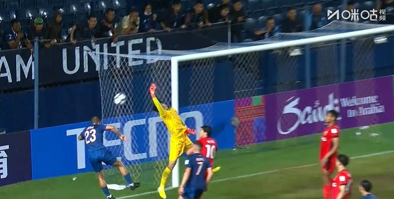 亚冠颜骏凌送礼，中超领头羊不敌泰超第一，国内三连冠有何意义