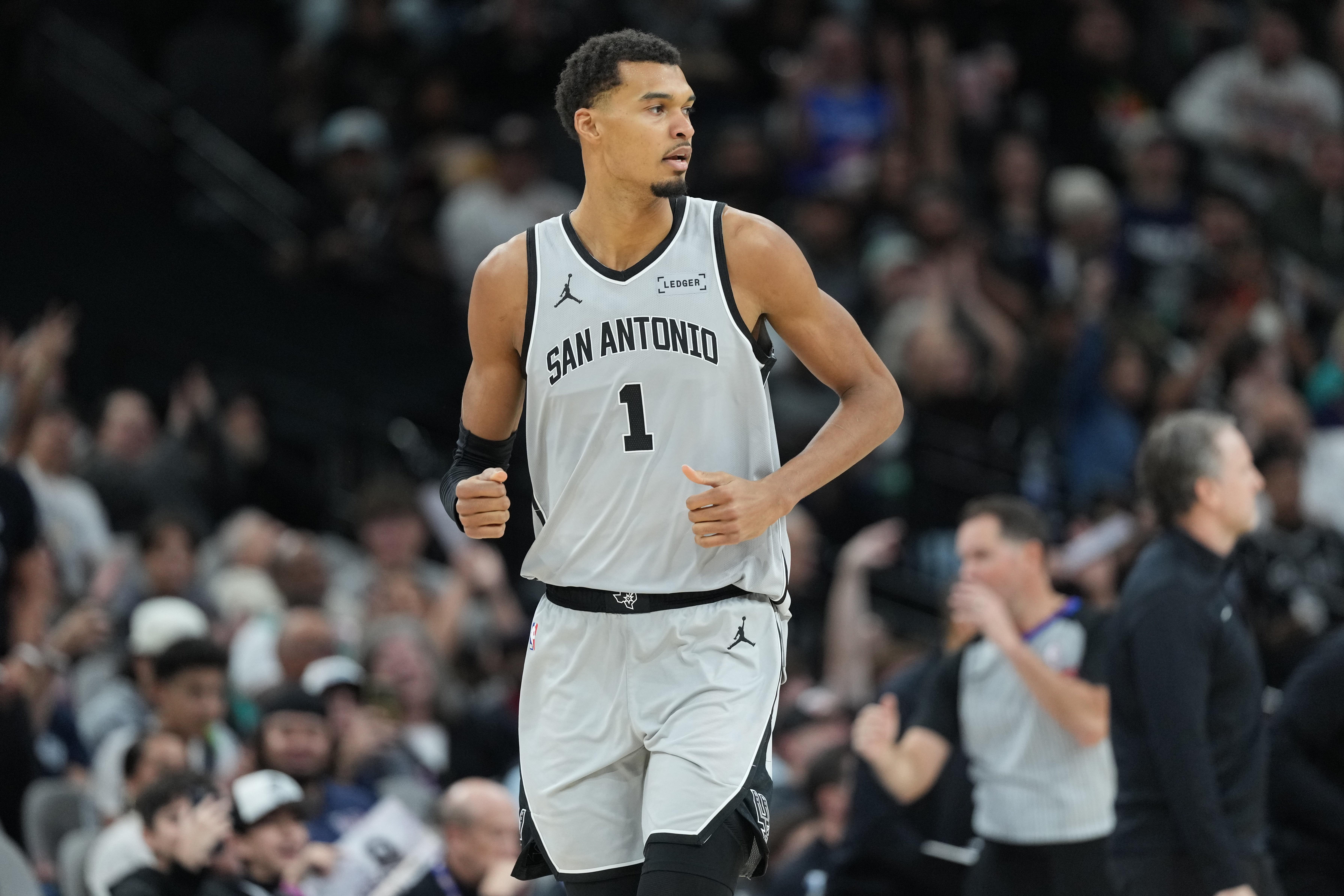 一夜消息：马刺三杀雷霆，库里迎里程碑