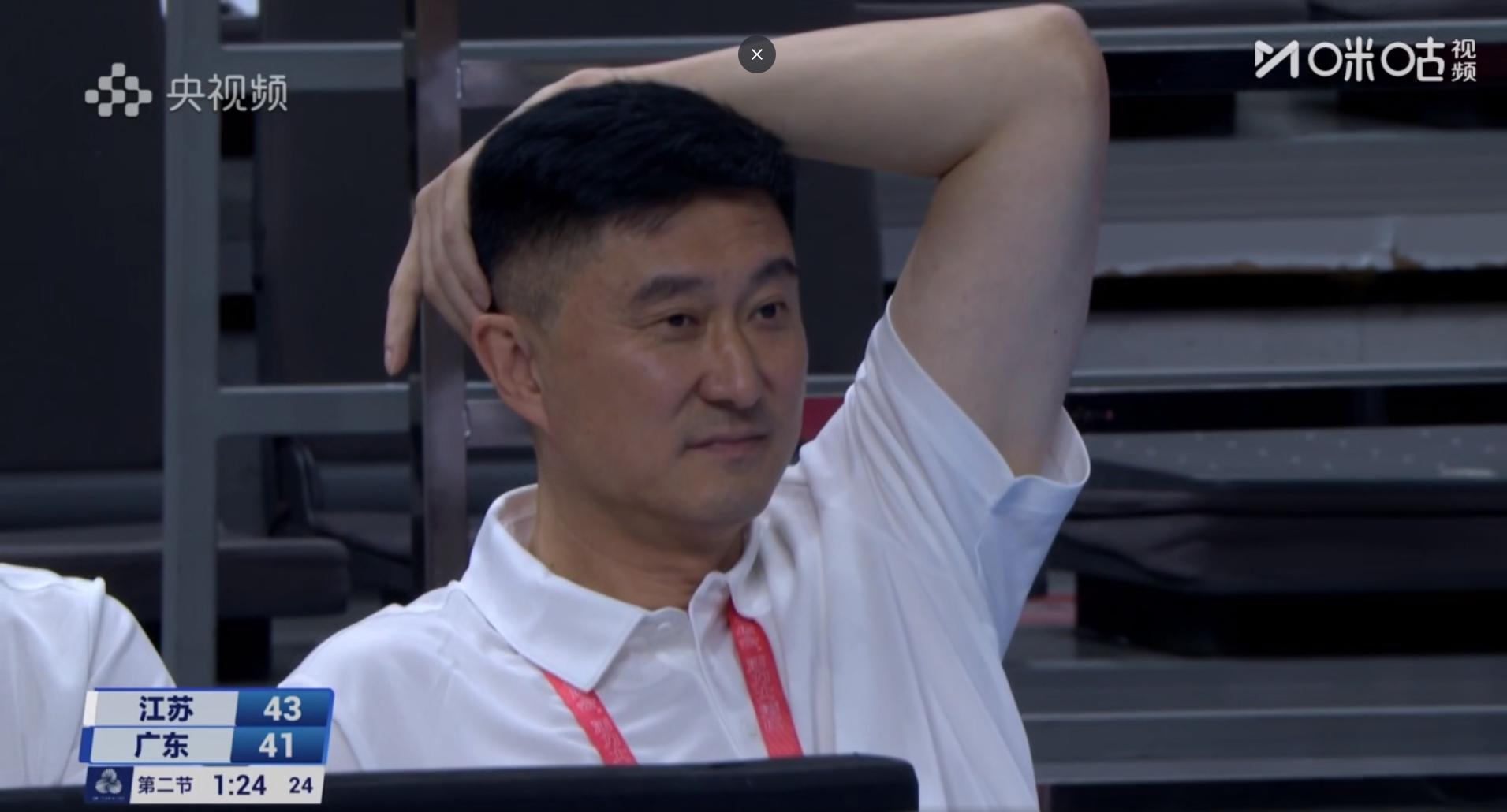 拿600万!全场7中0+罚球不中,杜锋不爽,球迷:分300万给徐杰吧