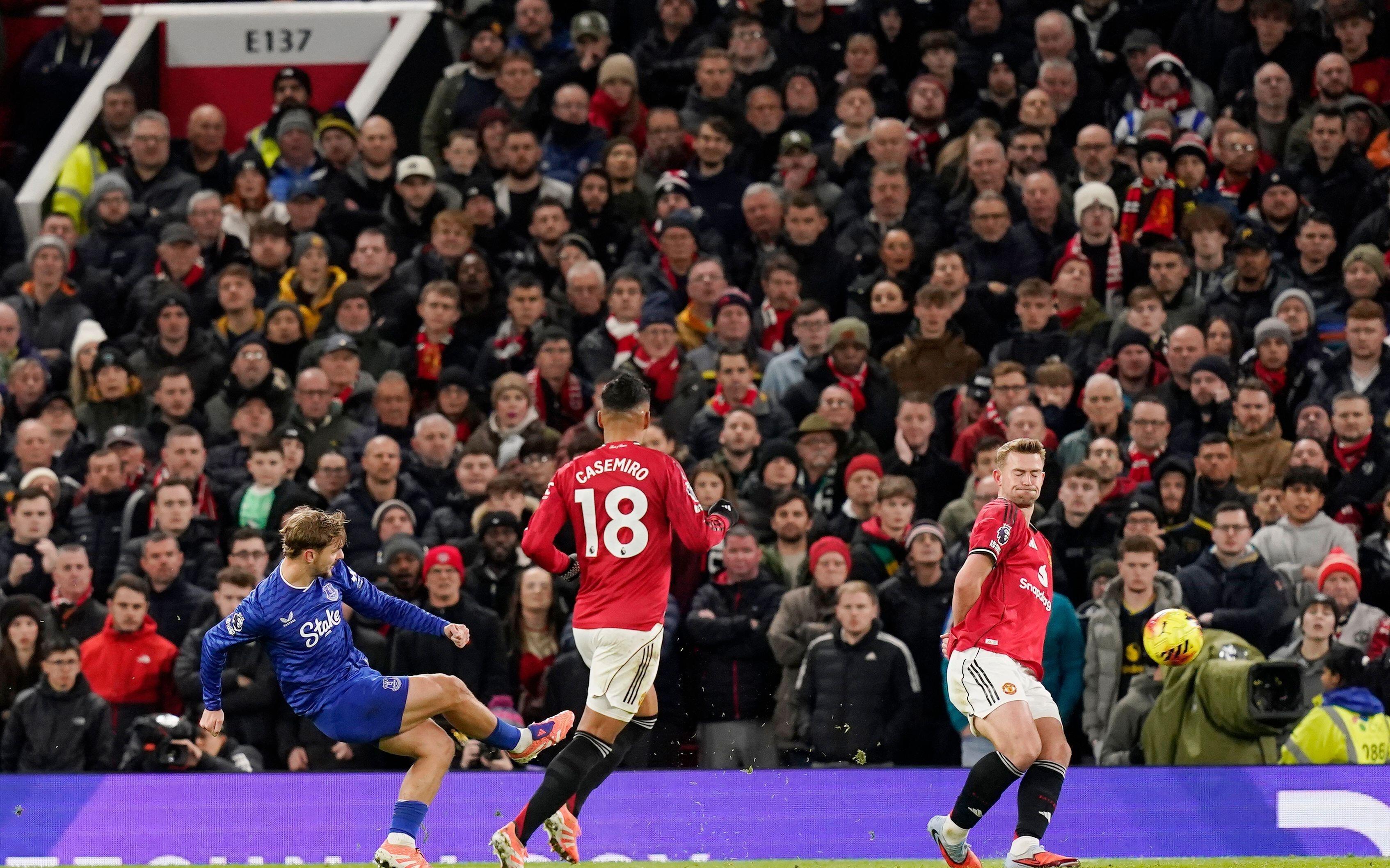 拿曼联开刀，迪尤斯伯里霍尔首次在英