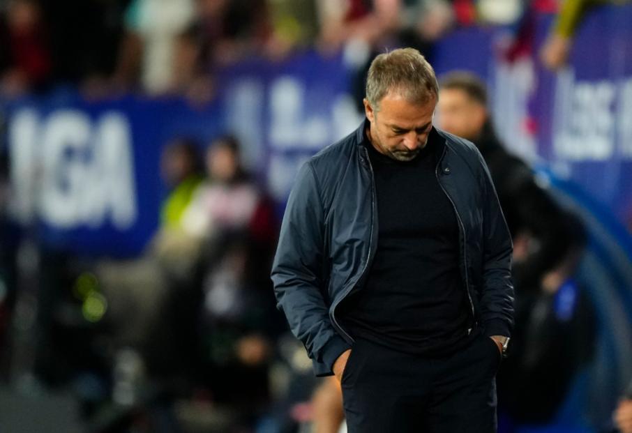 内讧巴萨主帅指责球员比赛态度和强度球员则质疑高位战术失效