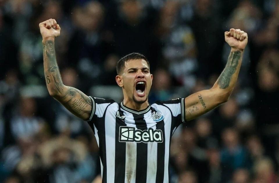 8000万欧！曼联欲签纽卡悍腰替代卡塞米罗皇马介入让交易复杂化