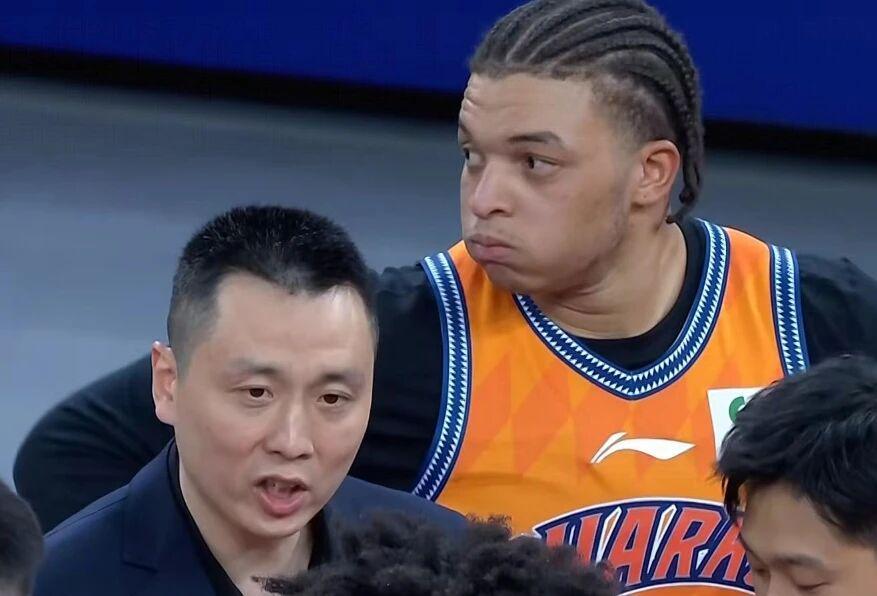 上海男篮突发坏消息！洛夫顿表态1个