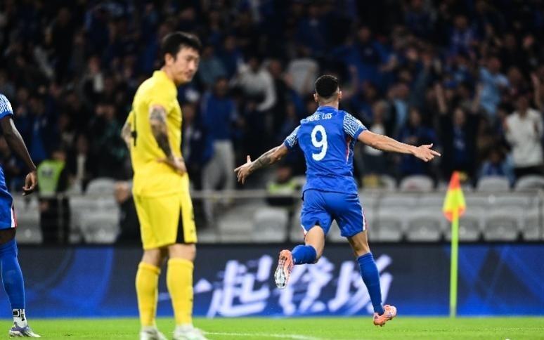 成都蓉城掉队，中超争冠只剩上海双雄，深圳新鹏城保级待定