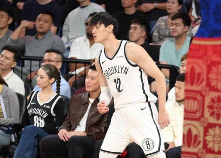 用完就扔！篮网队宣布裁掉曾凡博暂时