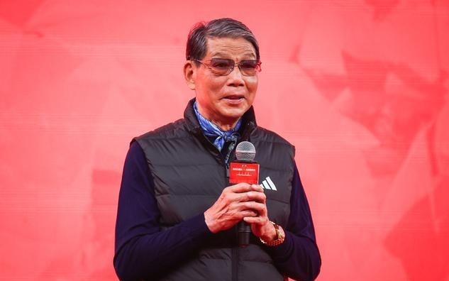 上海海港队徽添第四颗星，实现中超三