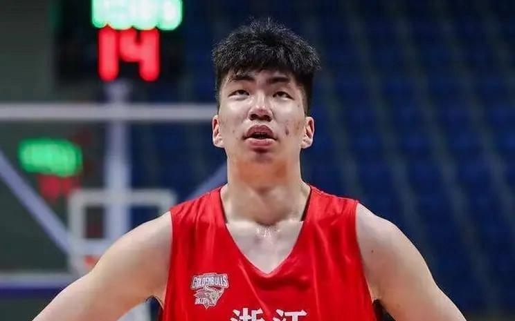 CBA超级中锋海外联赛被召回，必须打