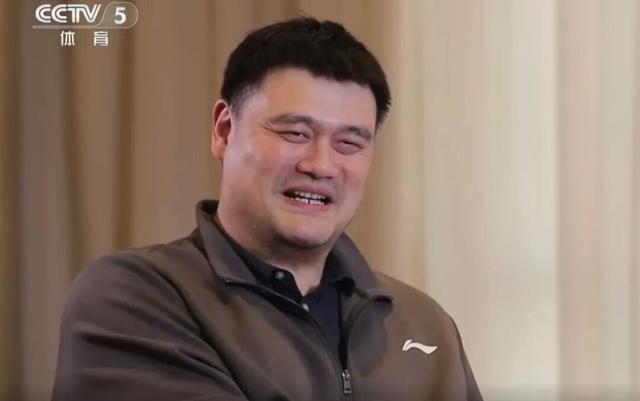 姚明谈近期状态“吃饭、睡觉、打魔兽”,否认过去的自己很累,回应关注身体、积极训练减重:我以前也这样