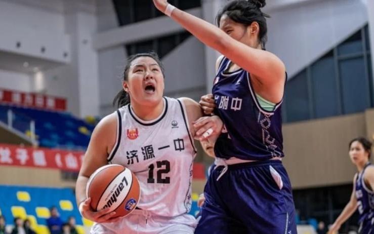 狂轰34分26板!中国女篮又冒出一条大鲨鱼:她联手张子宇会怎样