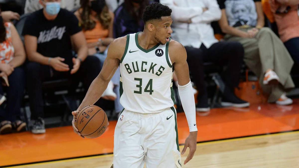 赛季才刚过了三分之一，三大核心后卫