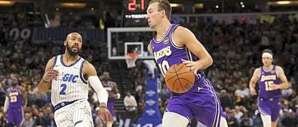 湖人绝杀魔术：逆境群力9连胜