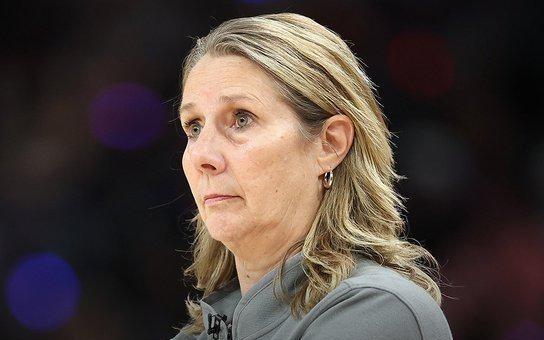 ESPN专家：WNBA一切都提升了，但裁判的
