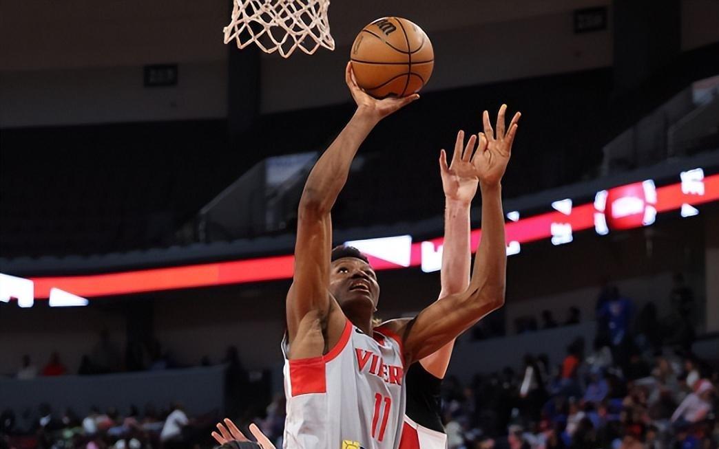 又能投三分又能护筐，火箭二队先发中