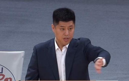 不行就换！CBA土豪又开始了，才打2轮就