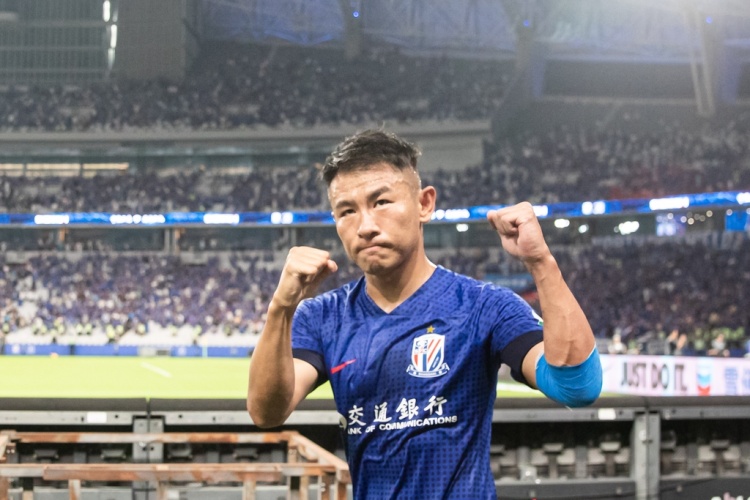 2.5万欧的身价干500万的活这是37岁的于汉超...