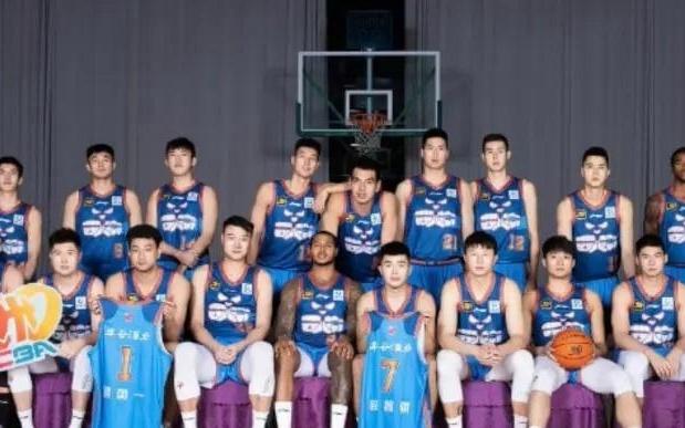 中国男篮再出现丑闻，冠军球队欠薪被