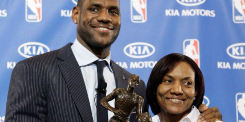 詹姆斯：妈妈生我时只有16岁我的动力是给她买个带储藏室的房子