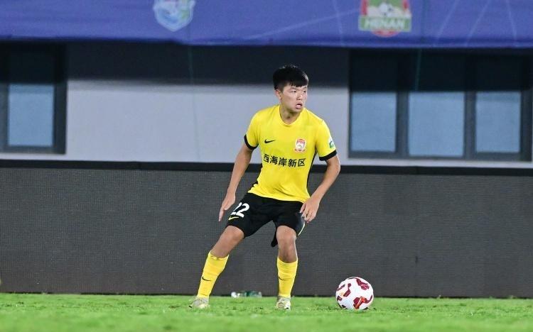 杨希在8月的中超联赛中场均3.3次成