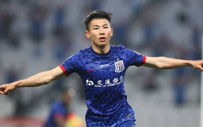 传奇落幕！于汉超真的要退役了，斯卢茨