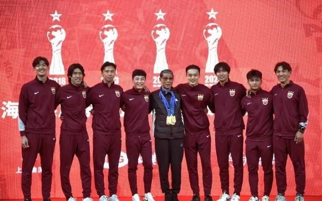 上海海港举办夺冠庆典徐根宝：最终目