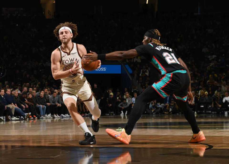 勇士决胜110准绝杀17分逆转灰熊桑托斯16+8引7人上双制胜