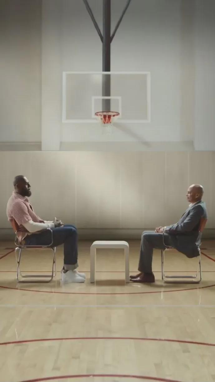 NBA湖人球星詹姆斯发文：10月8日0点