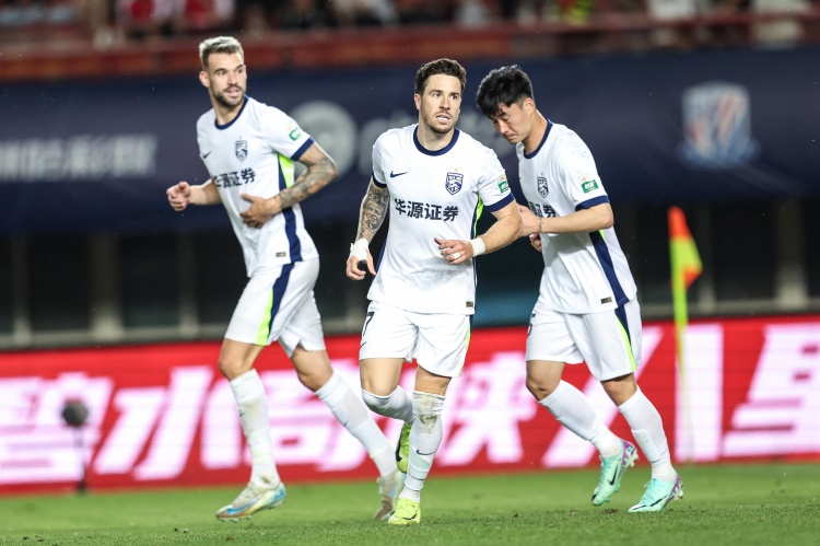 鄂媒：武汉三镇仿佛不落后就不会踢，对新鹏城要全力争胜