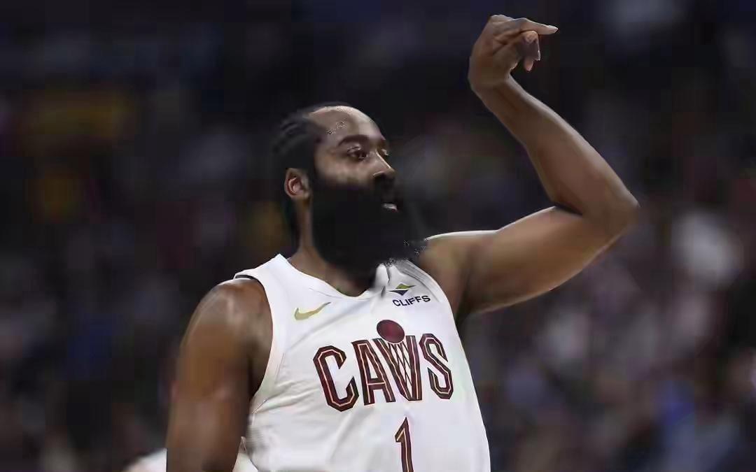 克努佩尔33分NBA常规赛黄蜂113118骑士米切尔32分