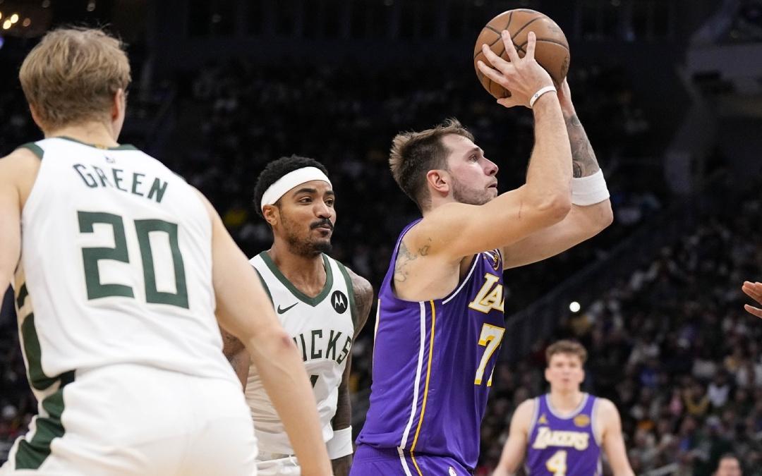 无所不能，湖人队东契奇在90英尺外投