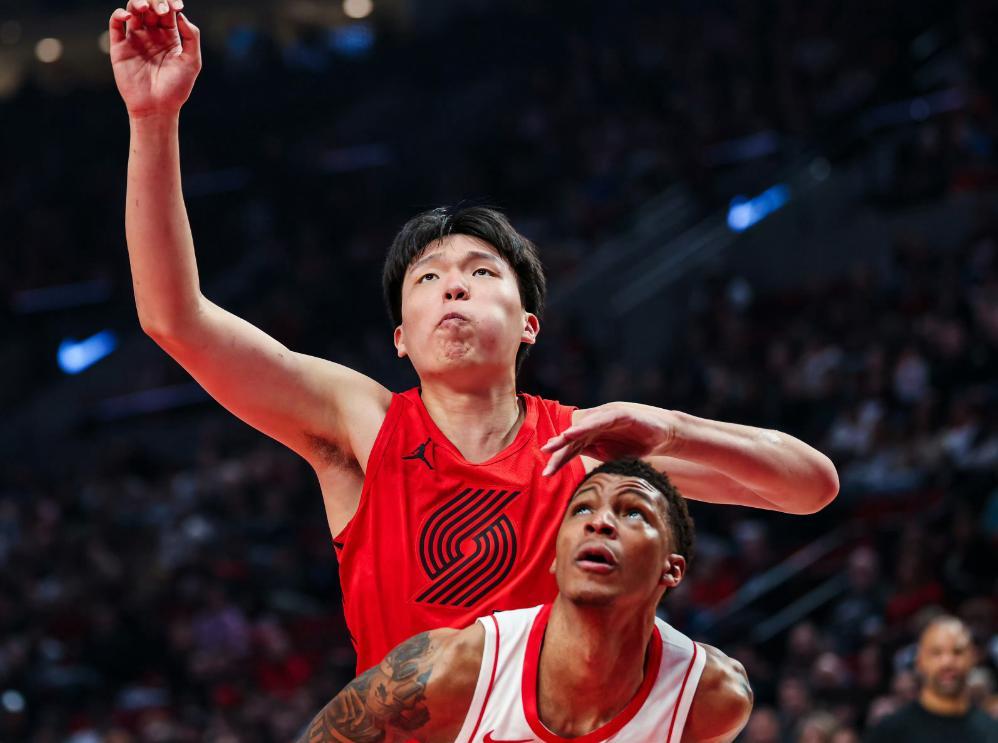 专注防守，不惧肉搏，杨瀚森成开拓者防守悍将！