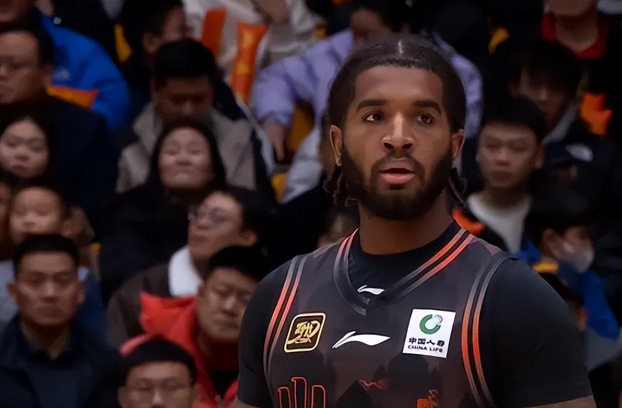 山东男篮体测全通过，赛前登泰山祈福