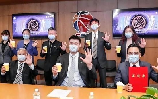 杨毅详解CBA和咪咕谈判内幕：咪咕腰