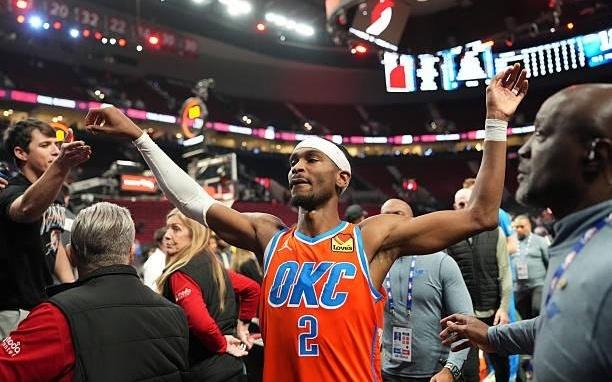 亚历山大连续93场得分20+，超张伯伦6364赛季纪录独占历史第2