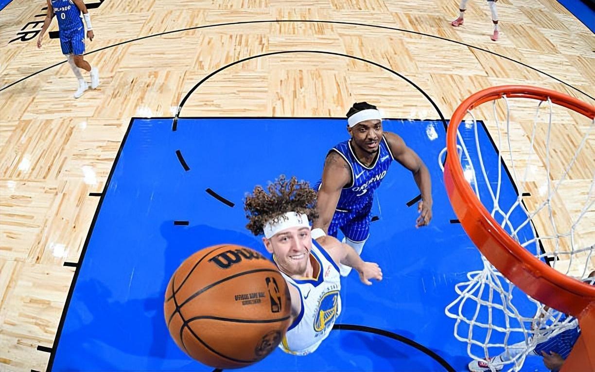 面对魔术状态简直是一塌糊涂,但勇士还非要长时间让他留在场上