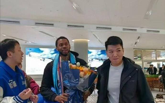 媒体人：新疆男篮新签外援华莱士因个