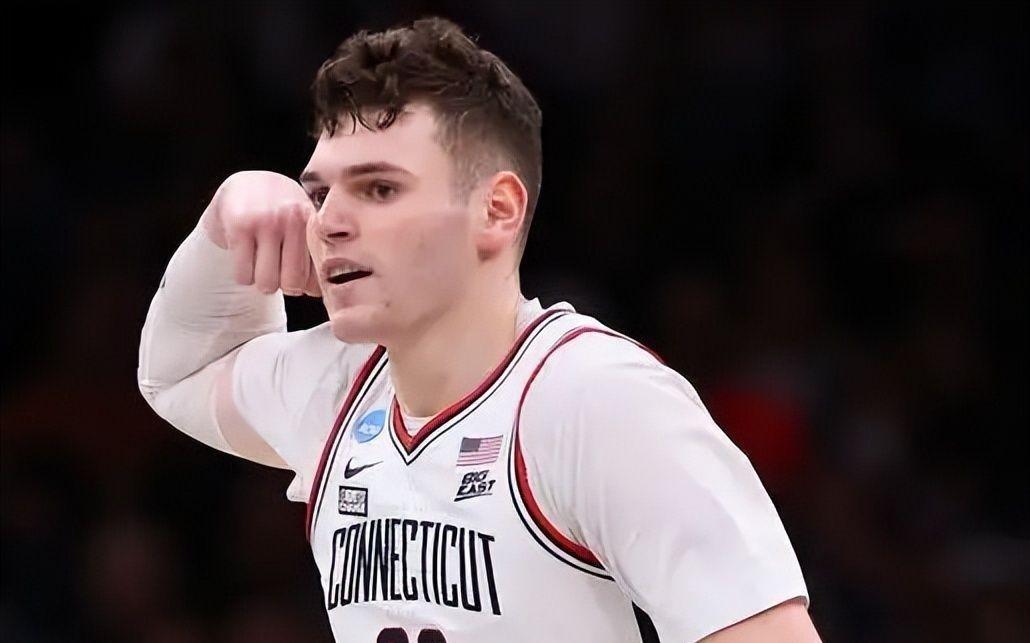 杨瀚森2分2篮板1助攻2盖帽,阿夫迪亚三双,开拓者险胜马刺