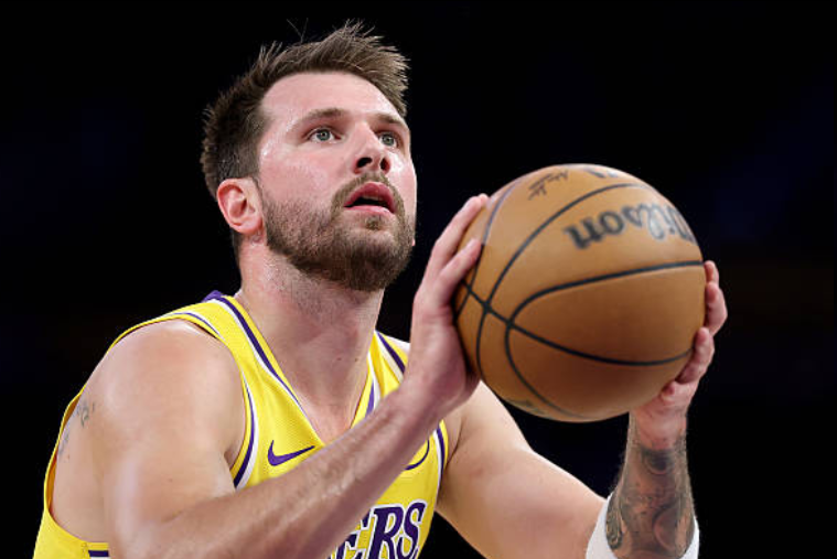 东契奇单场51分创6大神迹：比肩科比！赛后：球队朝正确方向前进