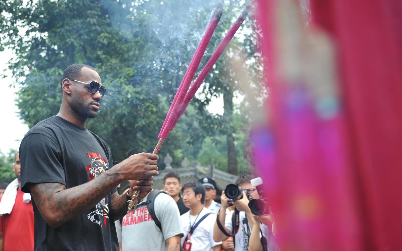 官宣：14年后重访成都！NBA巨星勒布朗詹姆斯9月开启中国行