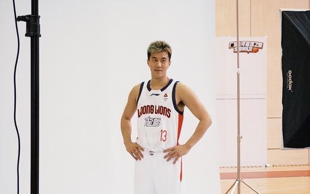 CBA新赛季揭幕战复出！郭艾伦：欢迎大