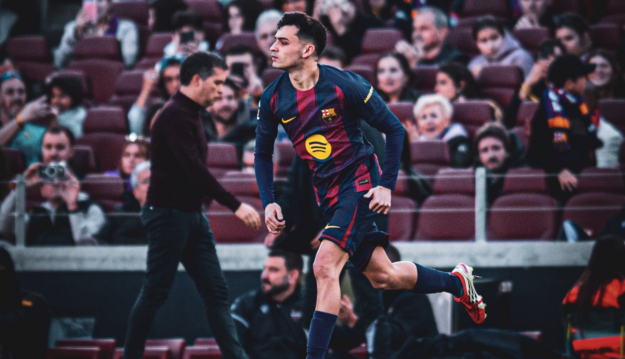 弗里克要巴萨踢高位攻防，佩德里是不可或缺的人