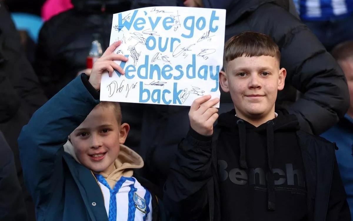 镜报：进入托管流程后，谢周三球迷已经