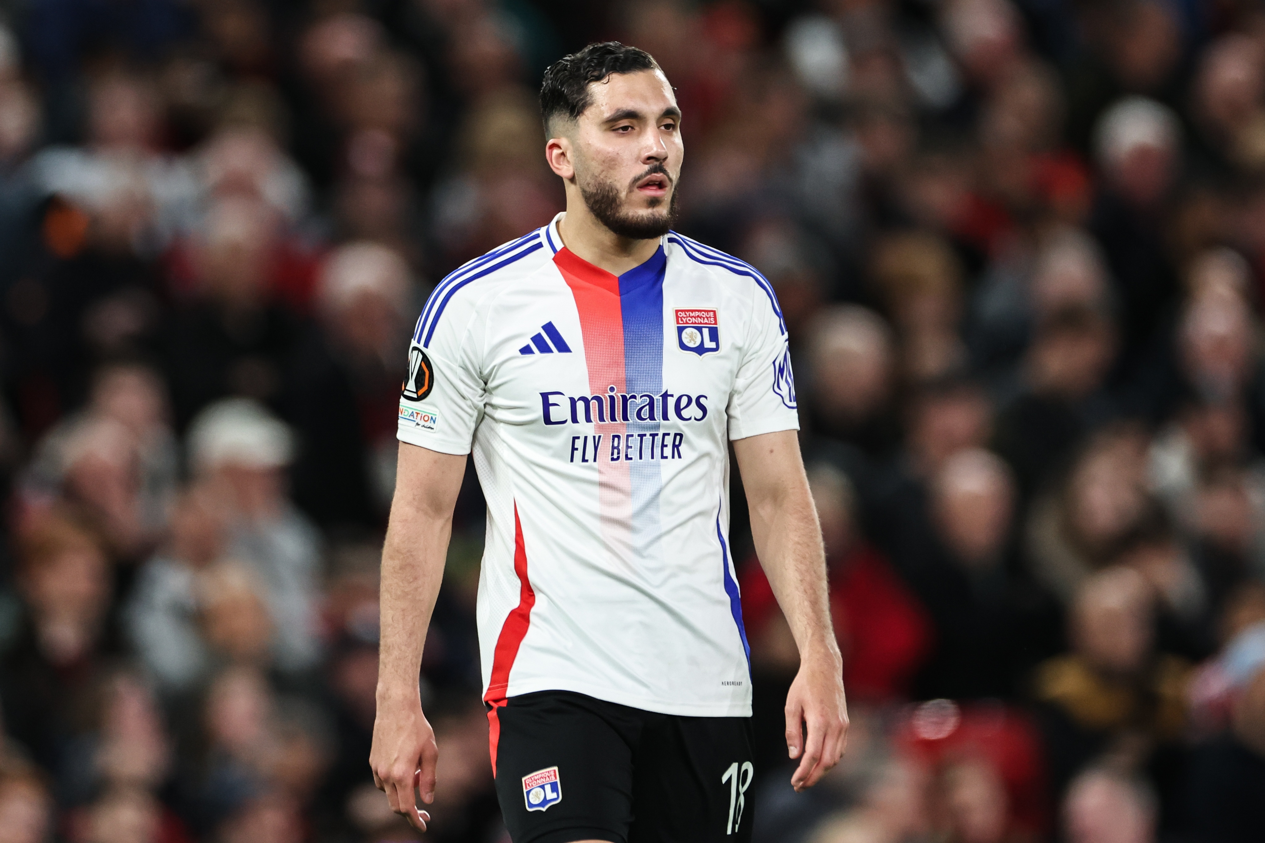 记者：曼城对切尔基首份报价大约2300万欧元，已被里昂拒绝