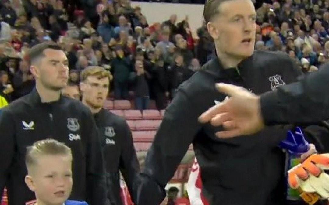 皮克福德对阵母队桑德兰，其儿子身穿