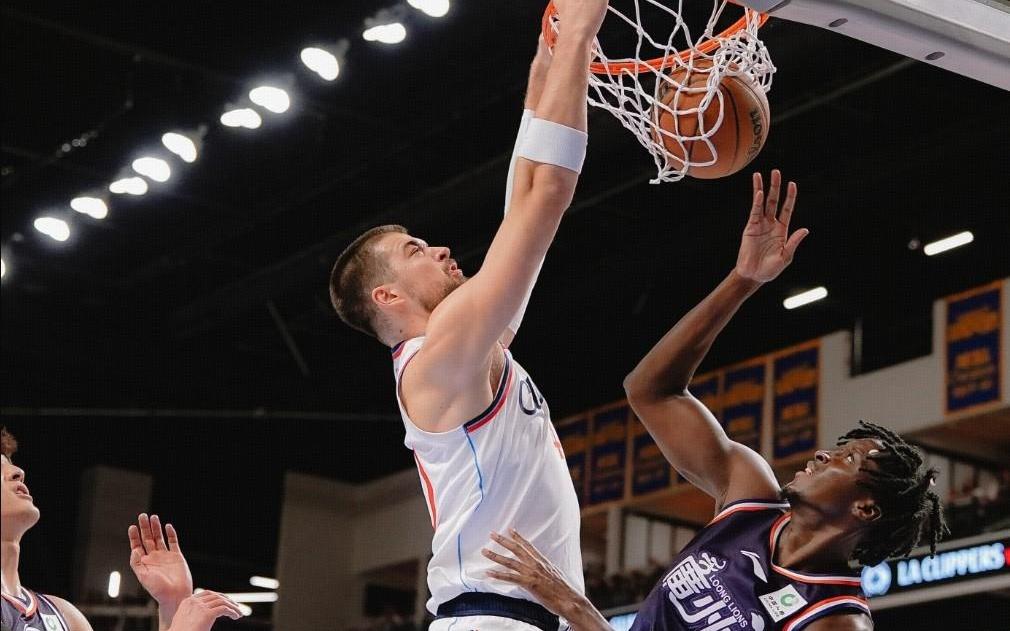 这回是NBA强度，祖巴茨连续隔扣李祥