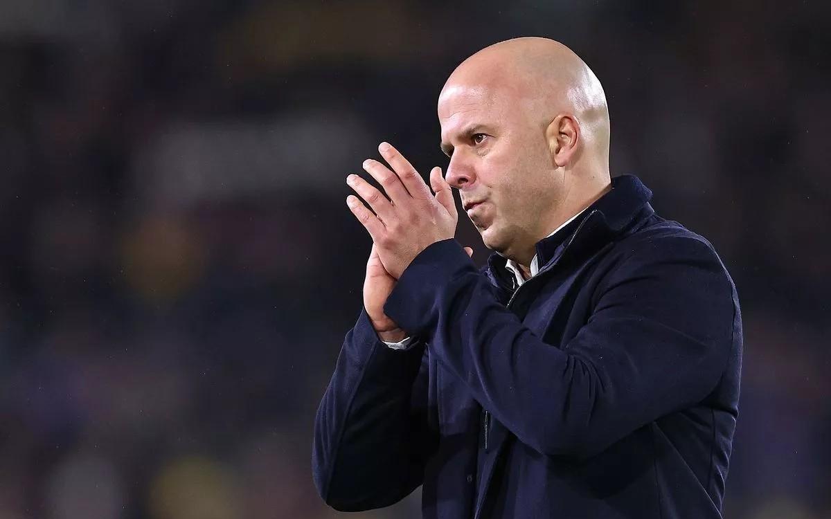 内维尔：斯洛特都不敢相信利物浦被绝平，他的球队就是会崩溃