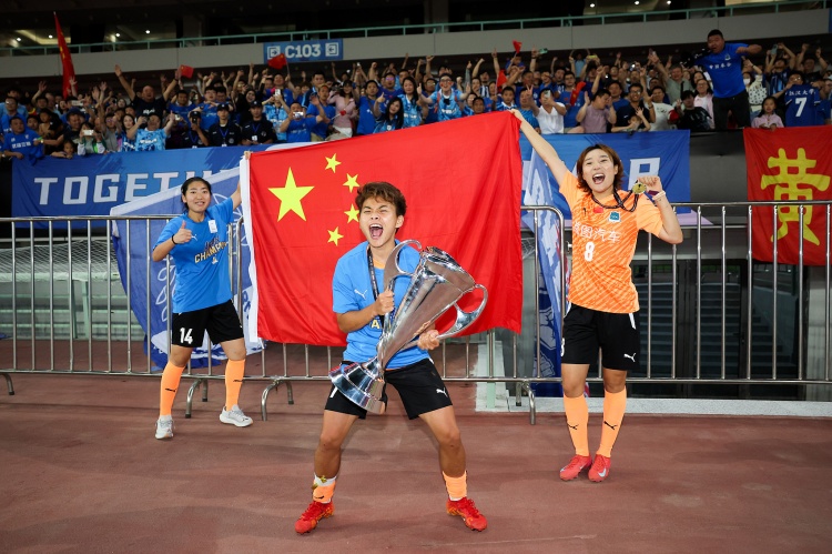足球報(bào)：武漢女足明年出征世俱杯，若晉級(jí)半決賽將對(duì)陣阿森納女足