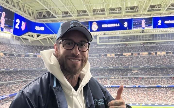 老熟人，拉莫斯现身伯纳乌观看马德里德比